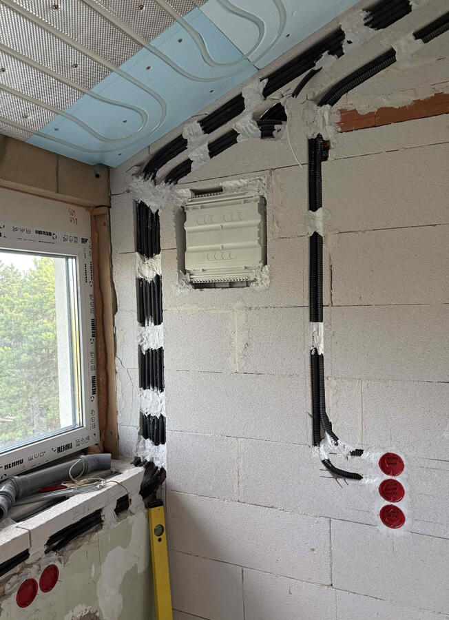 Fürdőszoba lámpa, mosó-szárítógép, páraelszívó, és riasztó vezetékei